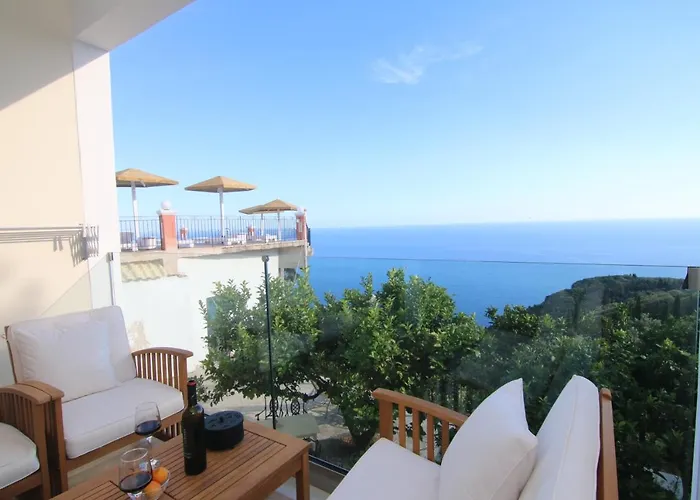 Lakones Deluxe Suites